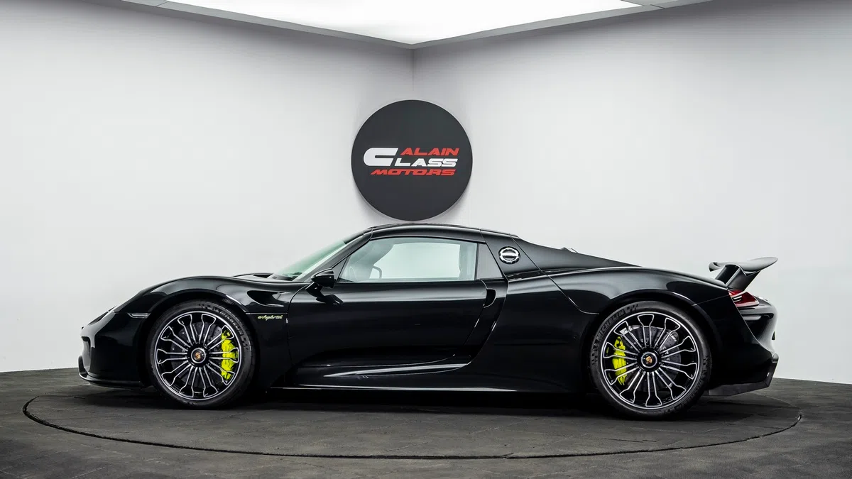 2015 Porsche 918 Spyder, side profile