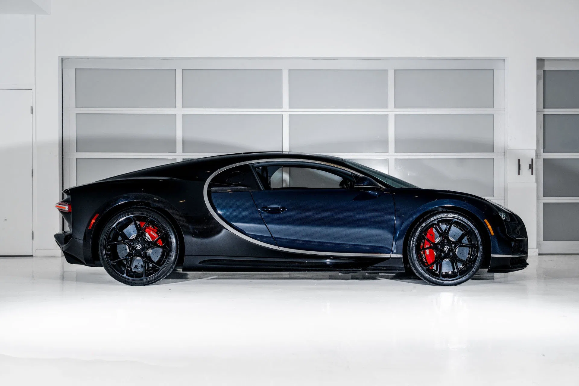 2018 Bugatti Chiron, exterior, Black and Blue Carbon