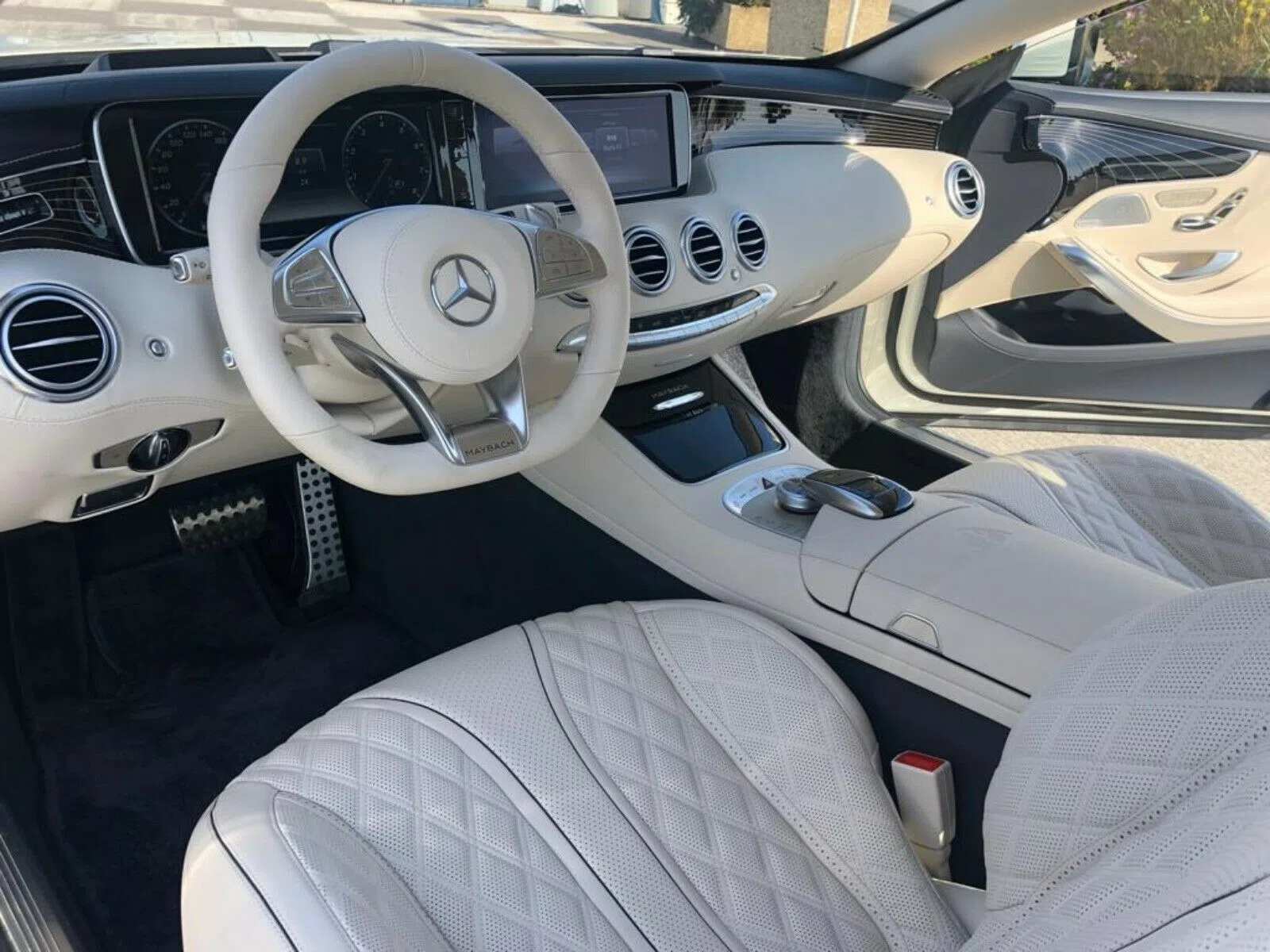 2019 Mercedes-Maybach S 650 Cabriolet 1 of 300 interior, Beige