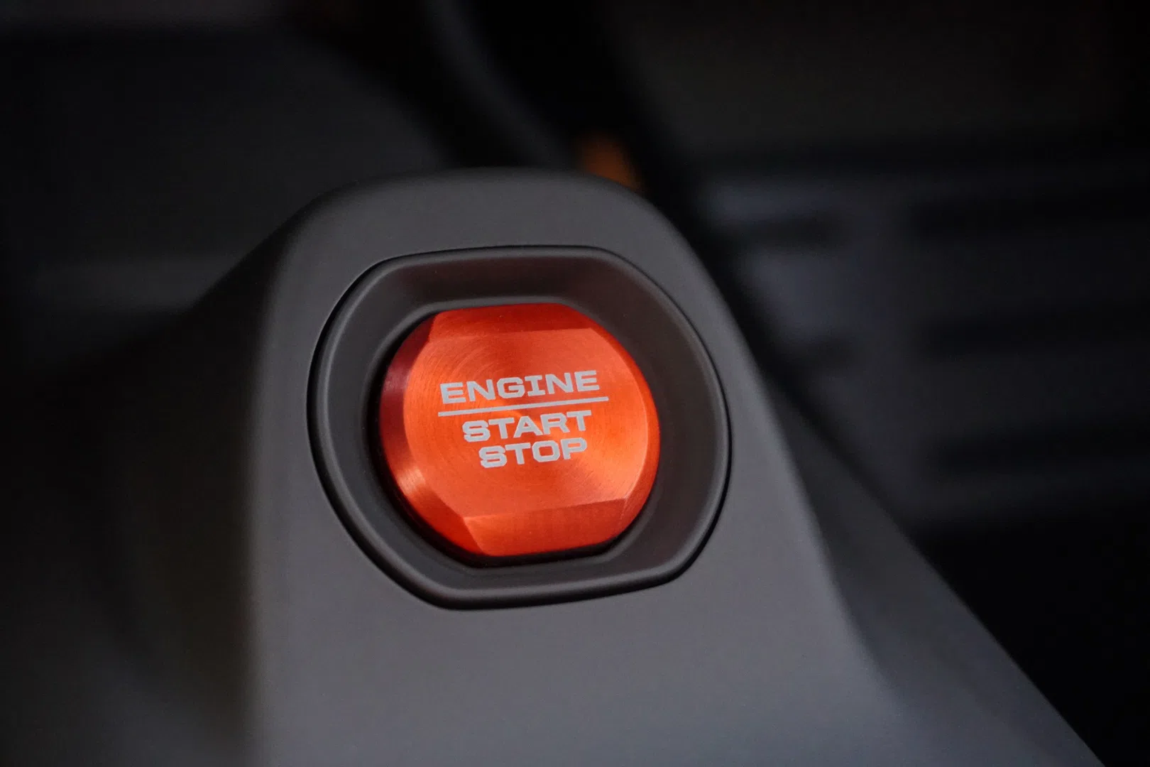 2018 Ford GT interior, door sill