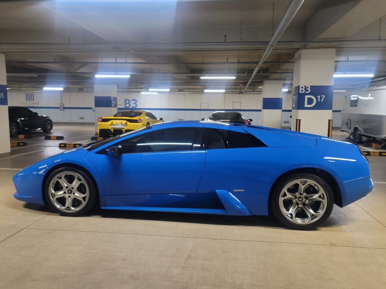 2005 Lamborghini Murciélago, 2/12