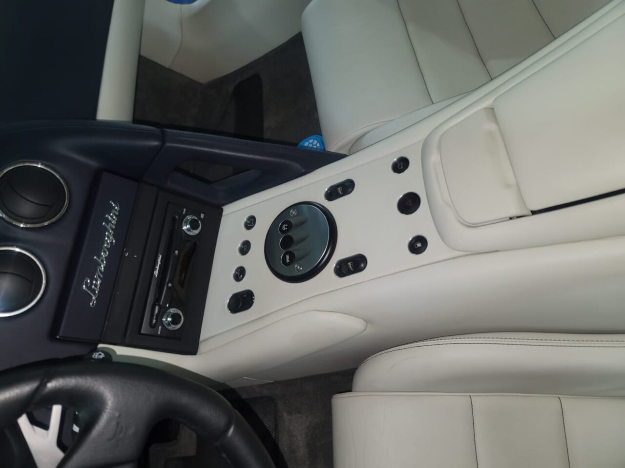 2005 Lamborghini Murciélago, 8/12