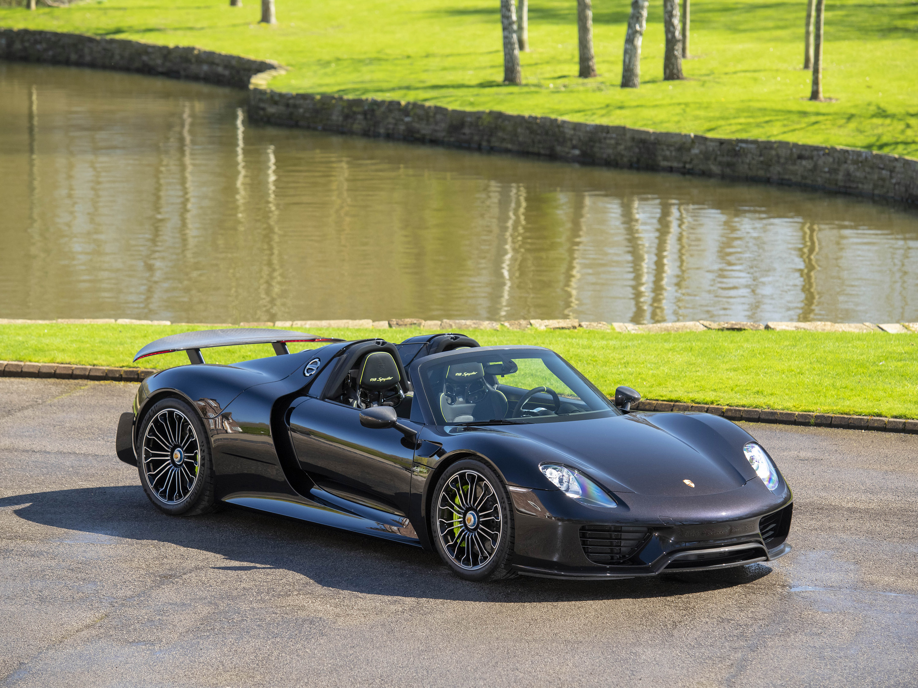 2015 Porsche 918 Spyder Weissach Package