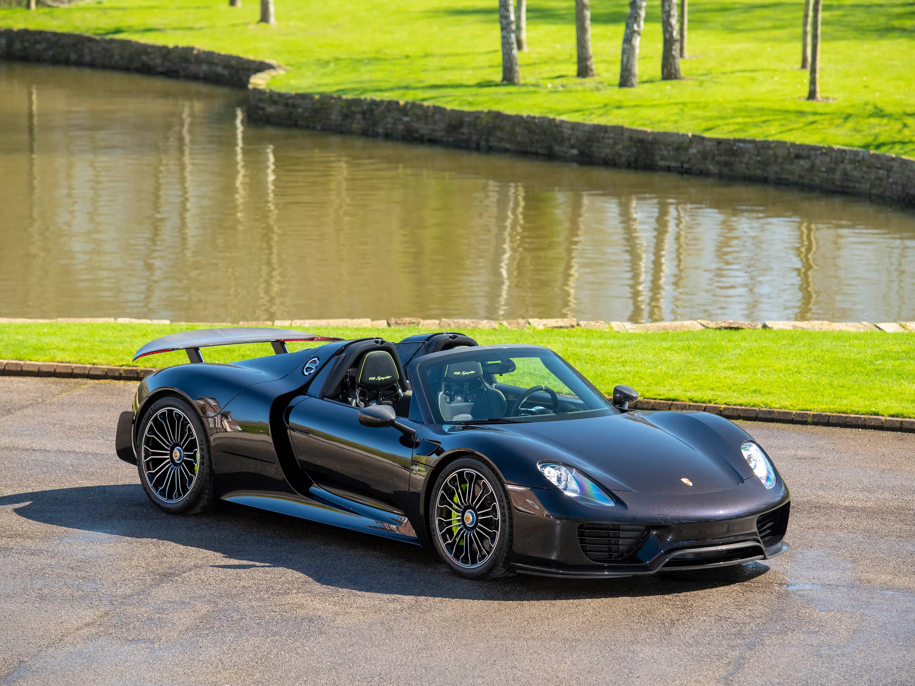 2015 Porsche 918 Spyder Weissach Package