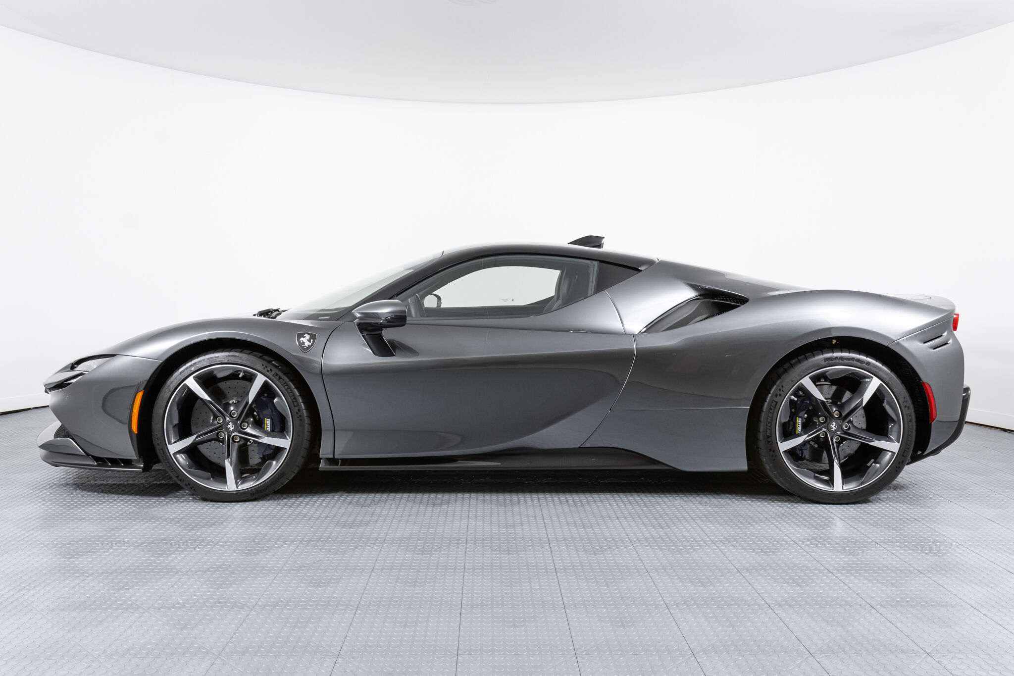 2021 FERRARI SF90 STRADALE, 16/17