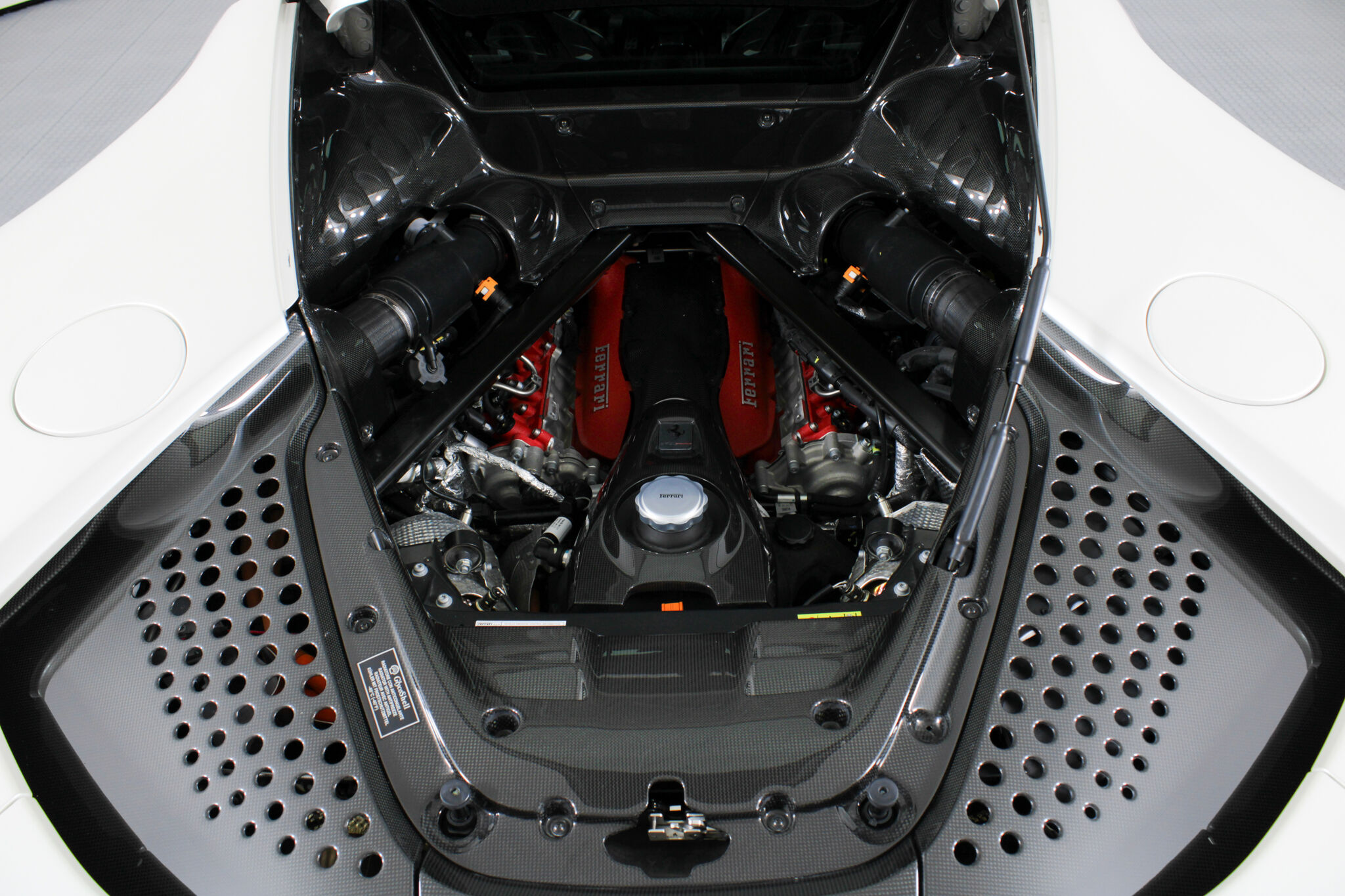 2022 FERRARI SF90 STRADALE, 8/18