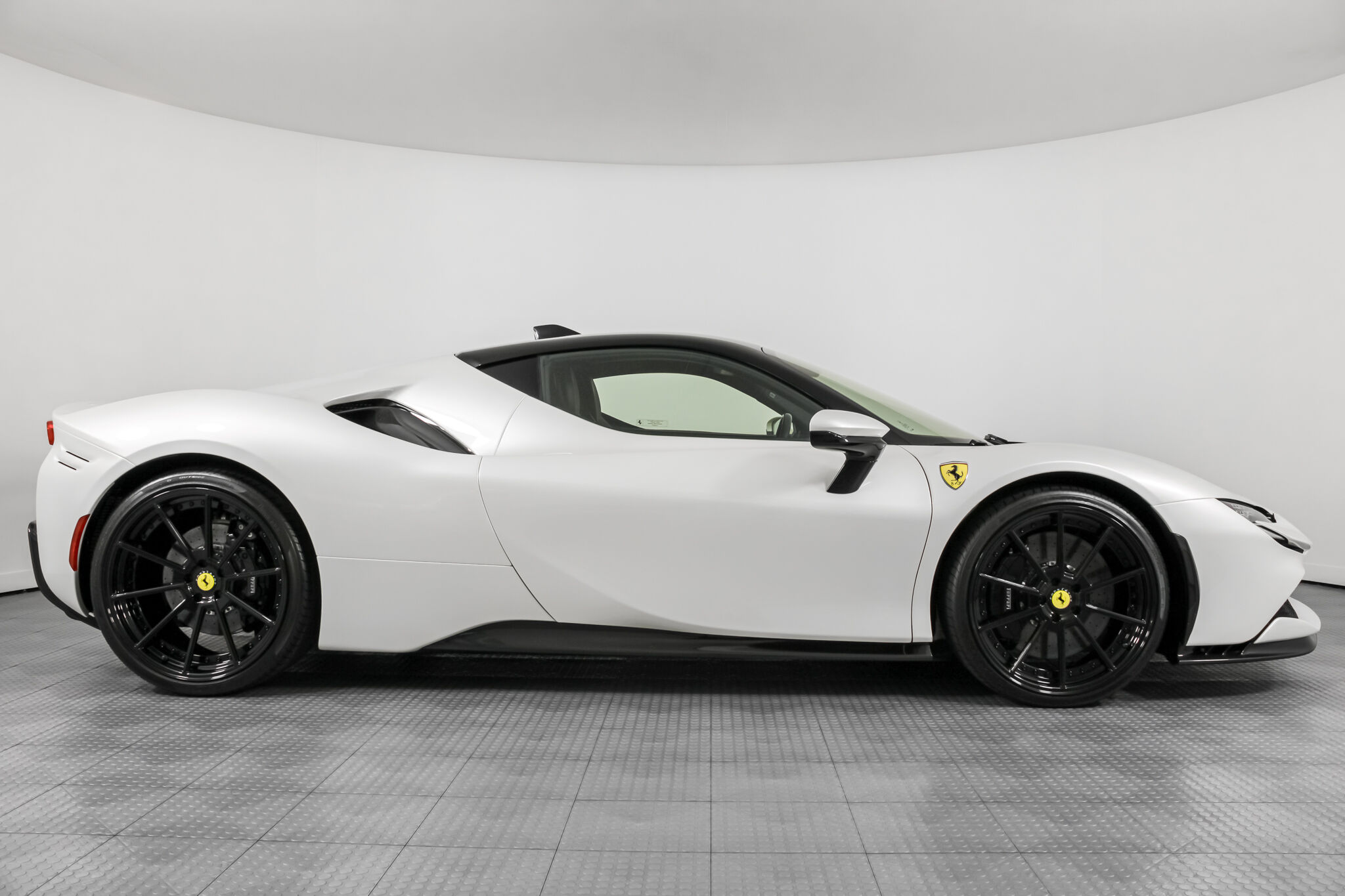 2022 FERRARI SF90 STRADALE, 12/18