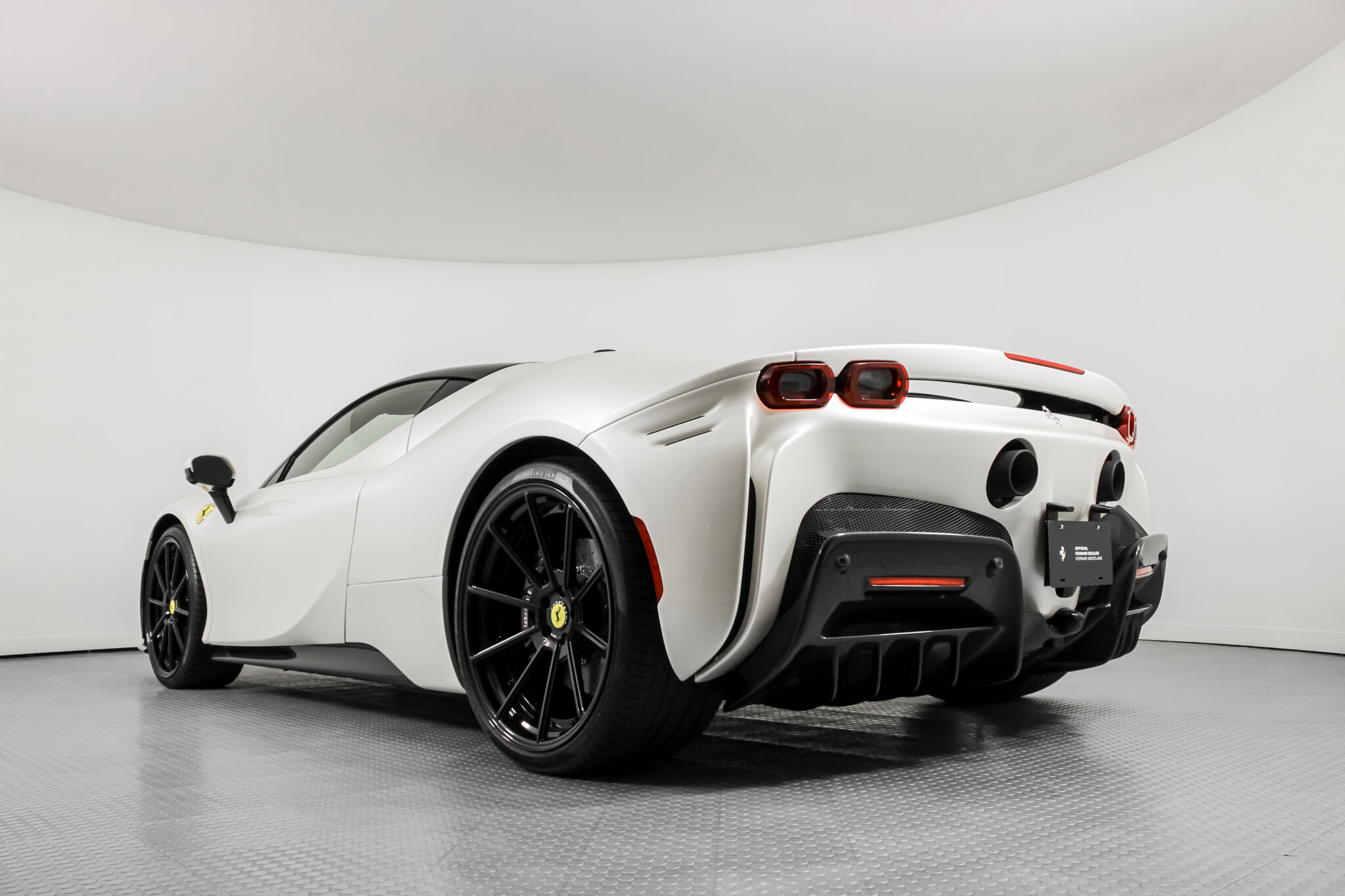 2022 FERRARI SF90 STRADALE, 17/18