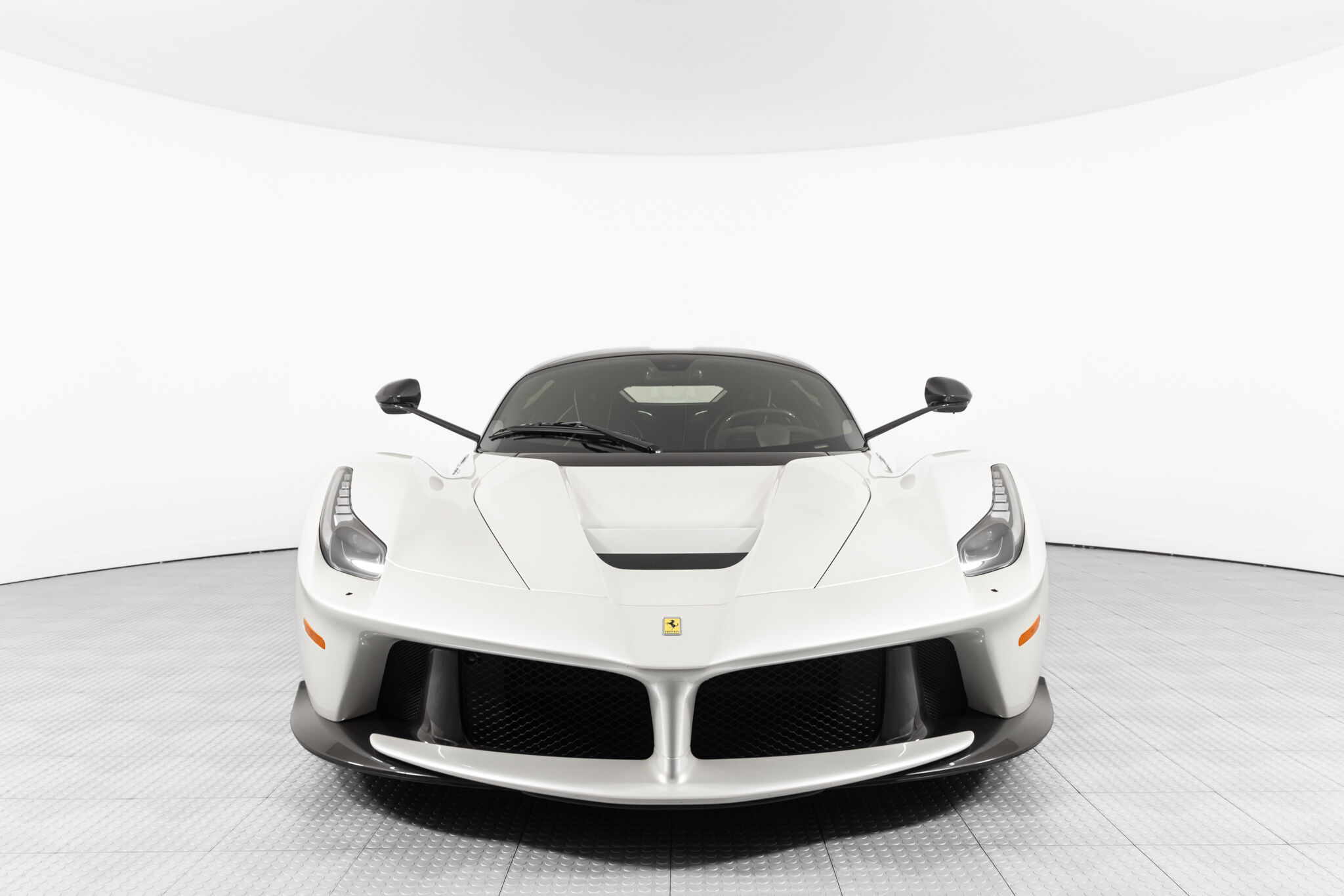 2014 FERRARI LAFERRARI, 2/19