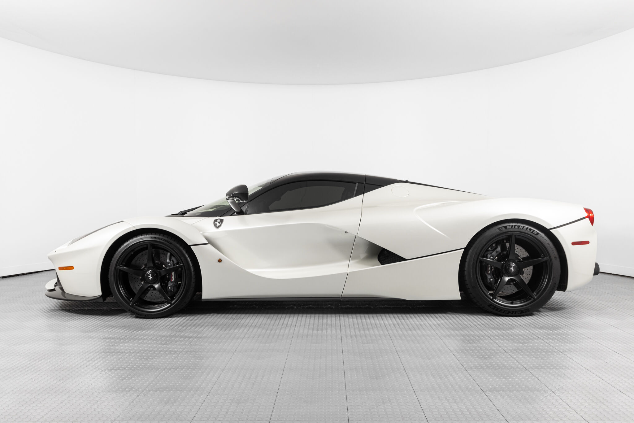 2014 FERRARI LAFERRARI, 3/19