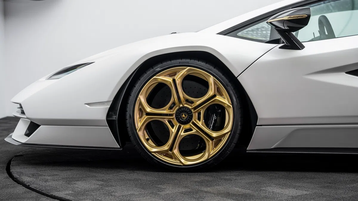 2022 Lamborghini Countach LPI 800-4 wheel