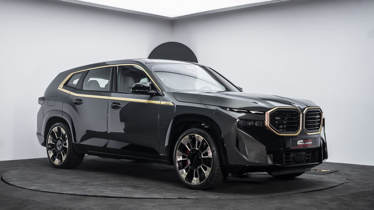 2023 BMW XM, 2/13