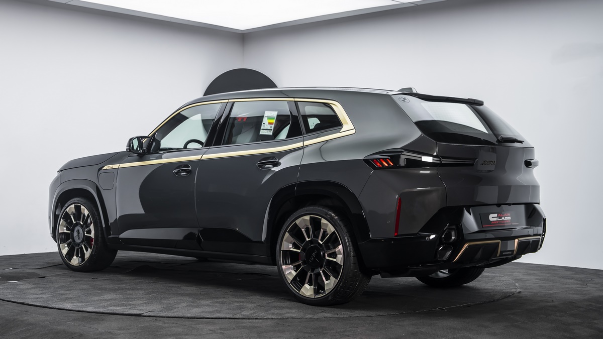 2023 BMW XM, 10/13