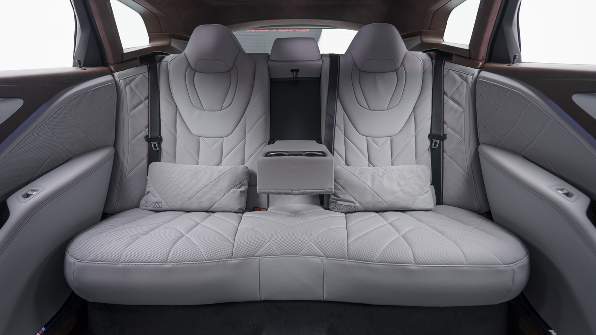 2023 BMW XM, 2/16