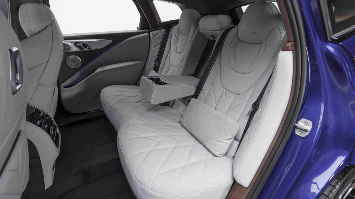 2023 BMW XM, 6/16