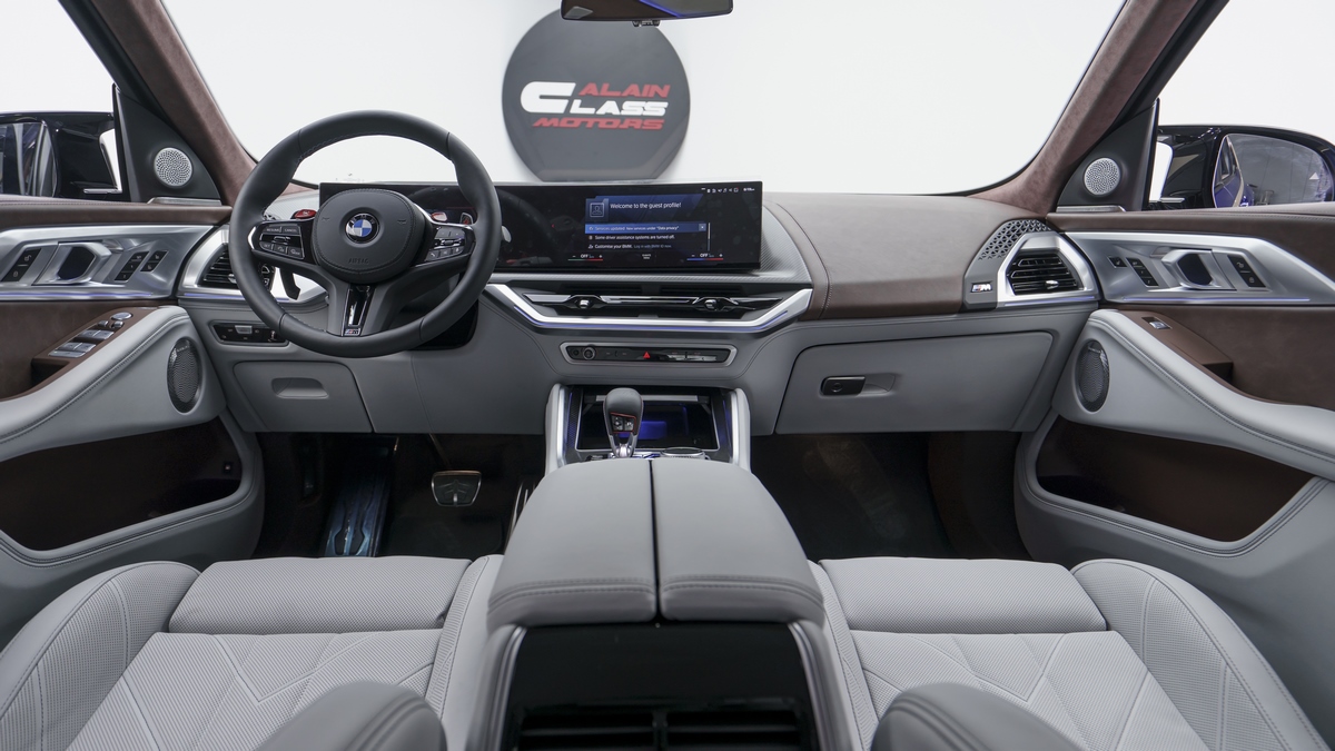 2023 BMW XM, 8/16