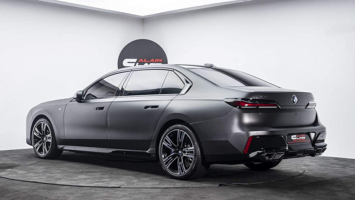 2023 BMW 760i XDrive, 5/17