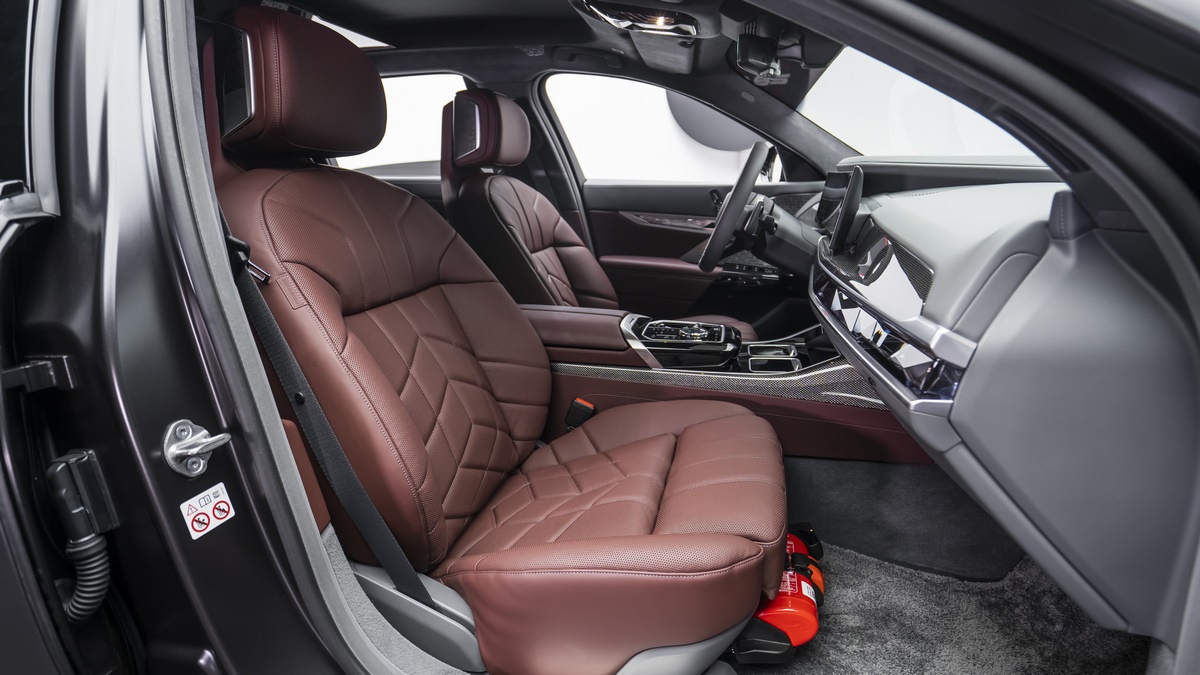 2023 BMW 760i XDrive, 6/17