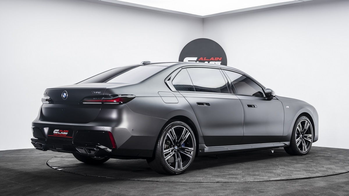 2023 BMW 760i XDrive, 15/17