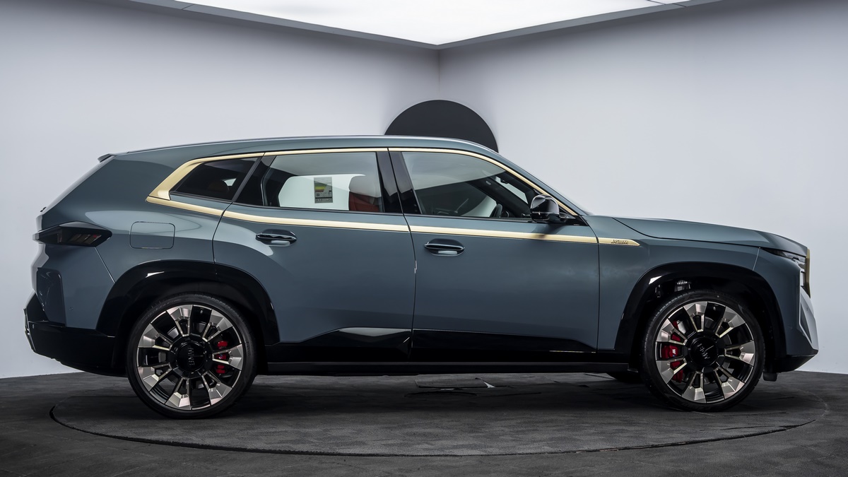 2023 BMW XM, 2/17