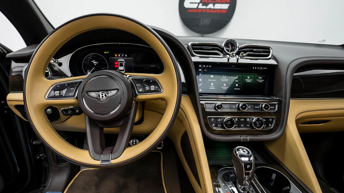 2021 Bentley Bentayga interior