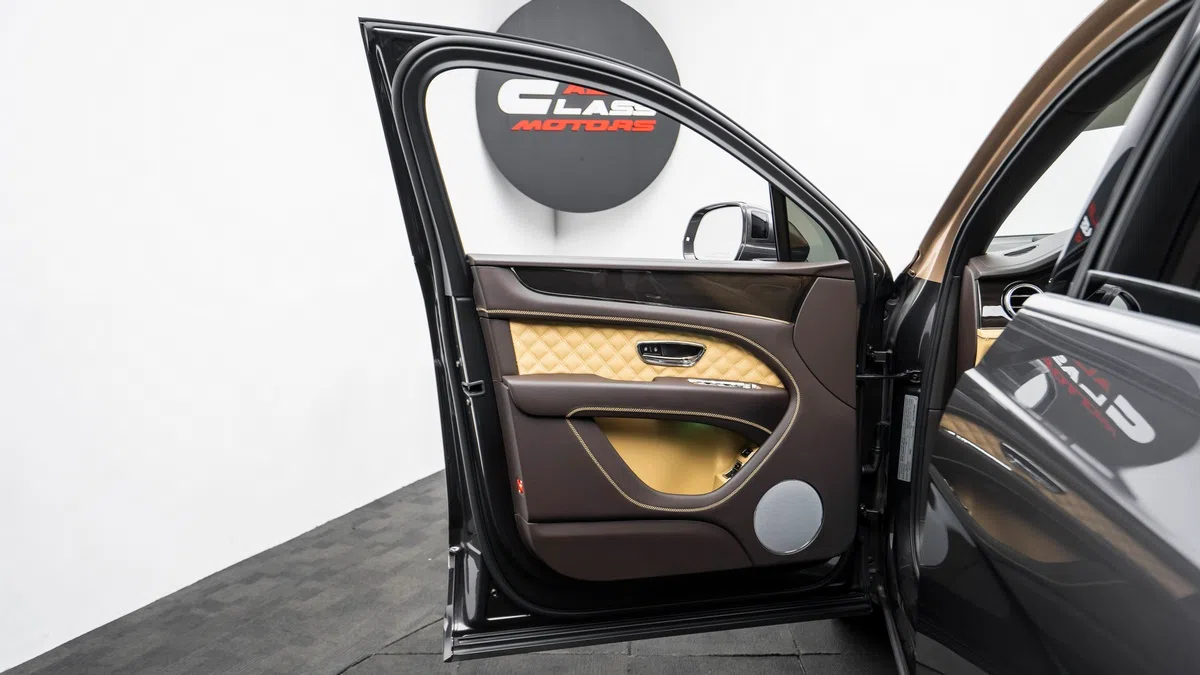 2021 Bentley Bentayga interior, door panel