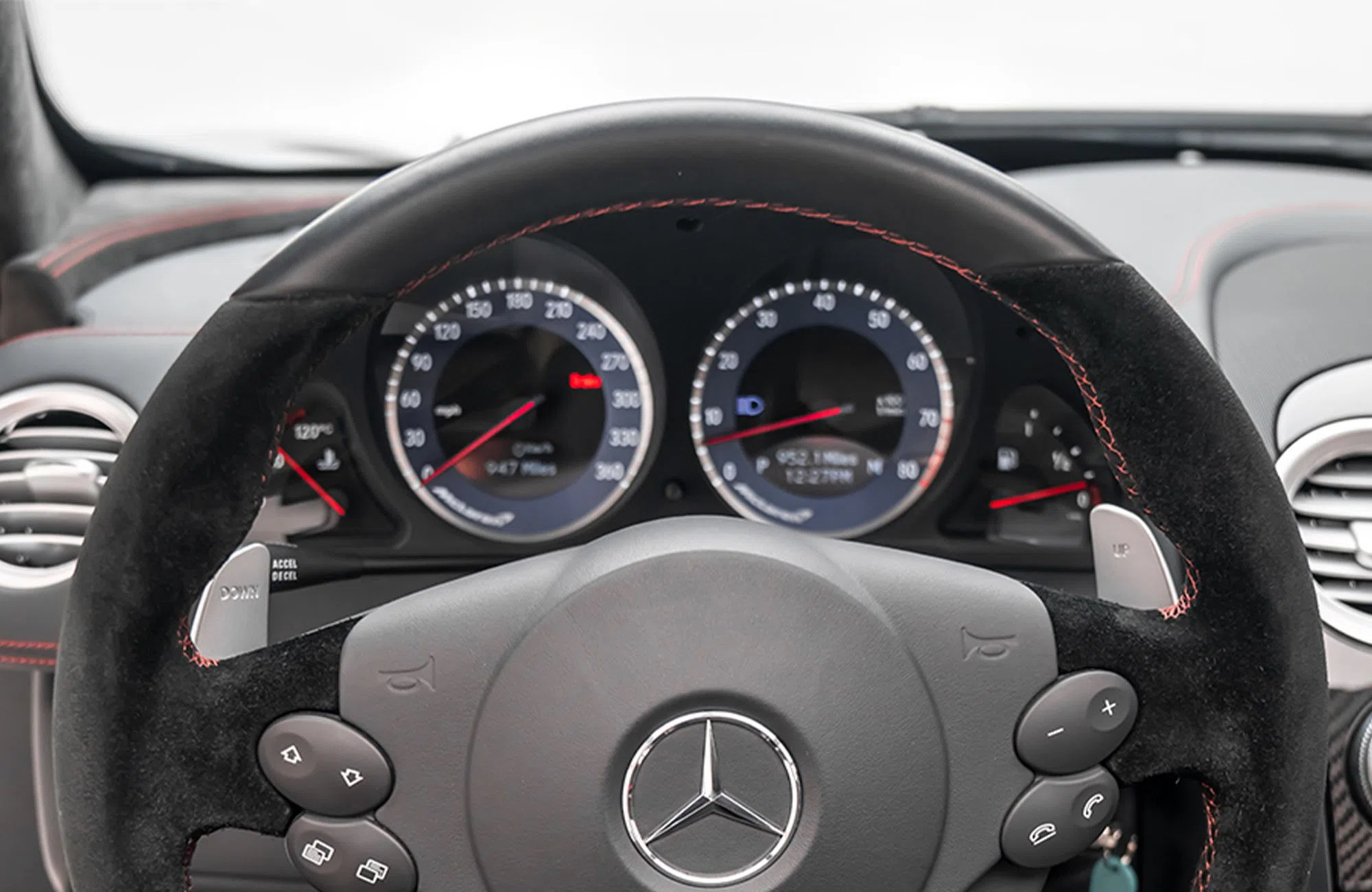 2009 Mercedes-McLaren SLR 722 S interior