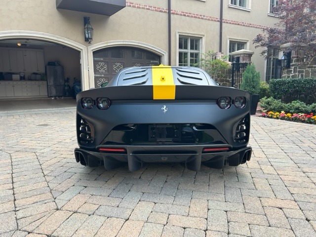 2022 Ferrari 812 Competizione, 16/19