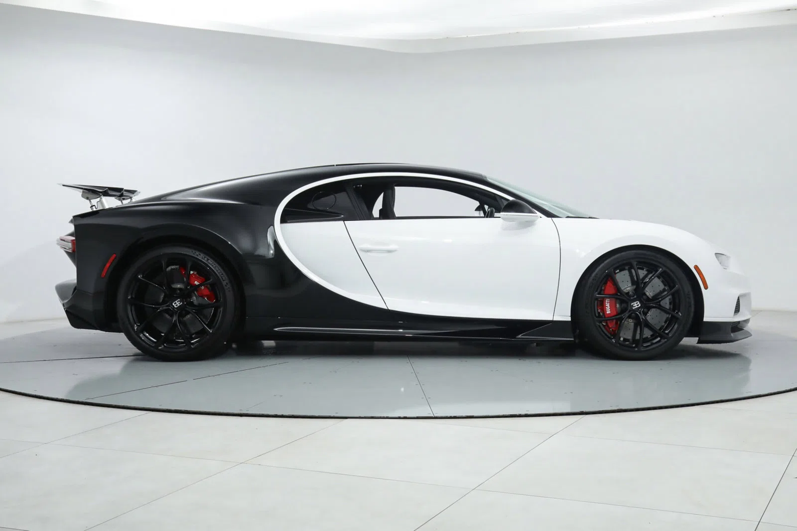 2019 Bugatti Chiron for sale, exterior, White