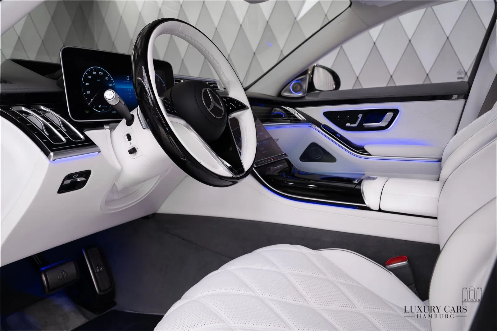 2022 Mercedes-Maybach S 680 interior, Beige, Full leather