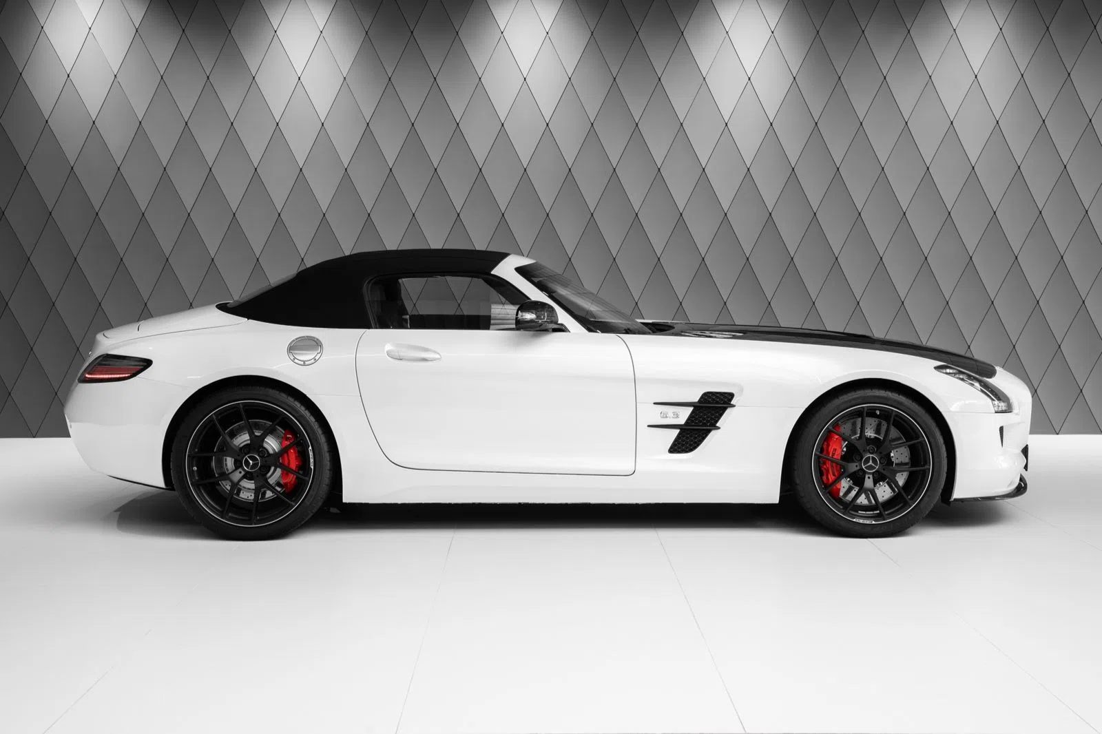 2014 Mercedes-Benz SLS AMG GT *1 of 350* FINAL EDITION, side profile, Invalid Designo Msytic White