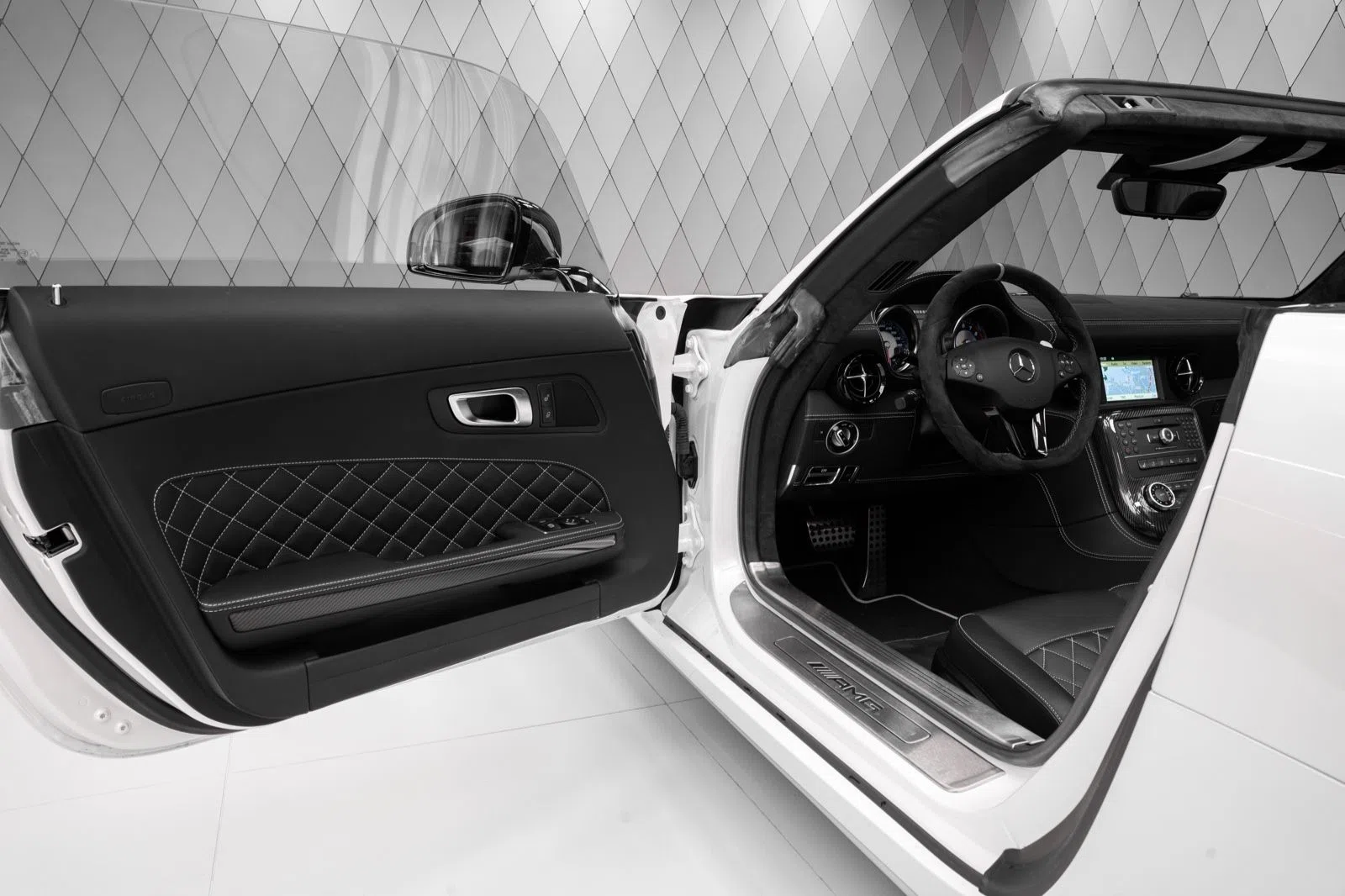 2014 Mercedes-Benz SLS AMG GT *1 of 350* FINAL EDITION interior, door panel, Black, Full leather