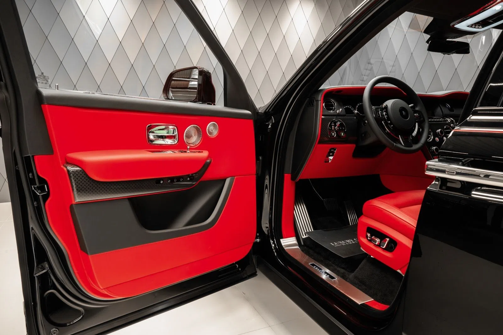 2023 Rolls-Royce Cullinan Black Badge interior, door panel, Other, Full leather
