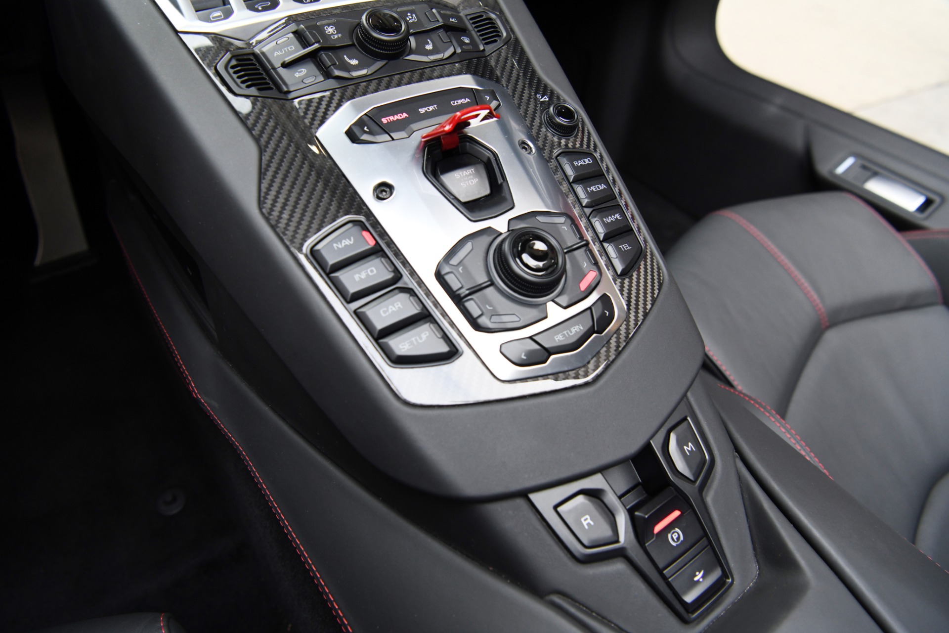 2015 LAMBORGHINI AVENTADOR ROADSTER, 11/16