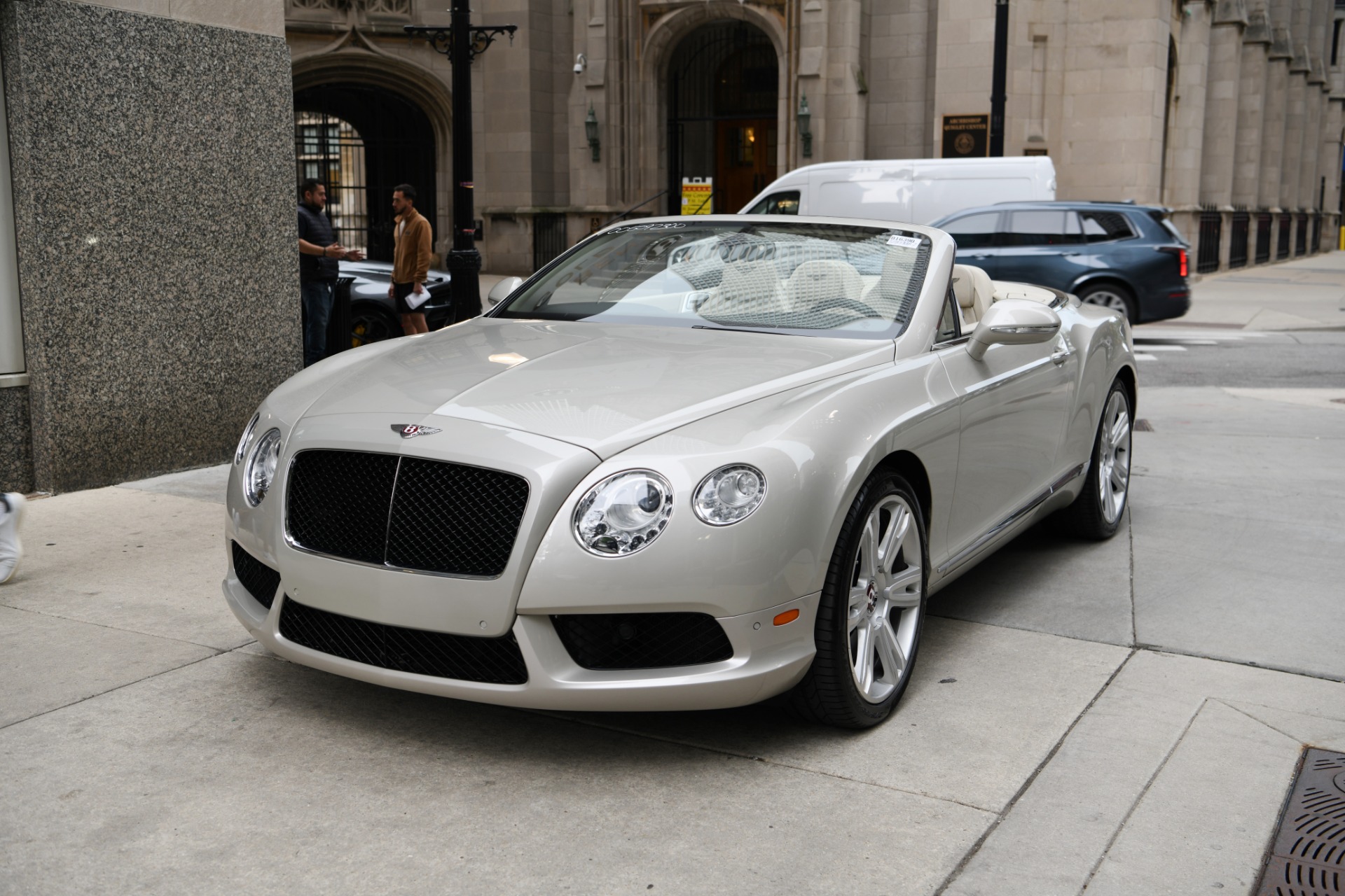 2013 BENTLEY CONTINENTAL GTC V8 CONVERTIBLE, 2/19