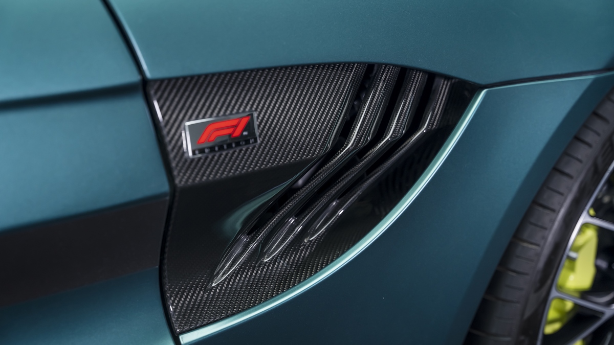2022 Aston Martin Vantage F1 Edition, 11/16