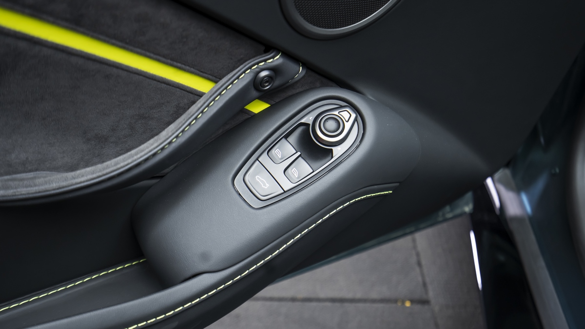 2022 Aston Martin Vantage F1 Edition, 12/16