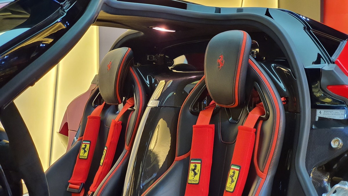 2015 Ferrari LaFerrari – 1 of 499, 18/23