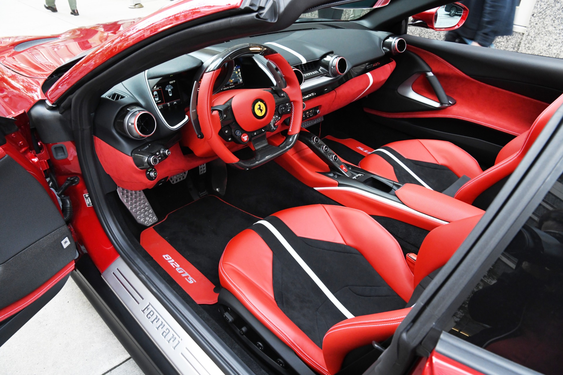 2021 FERRARI 812 GTS, 8/17
