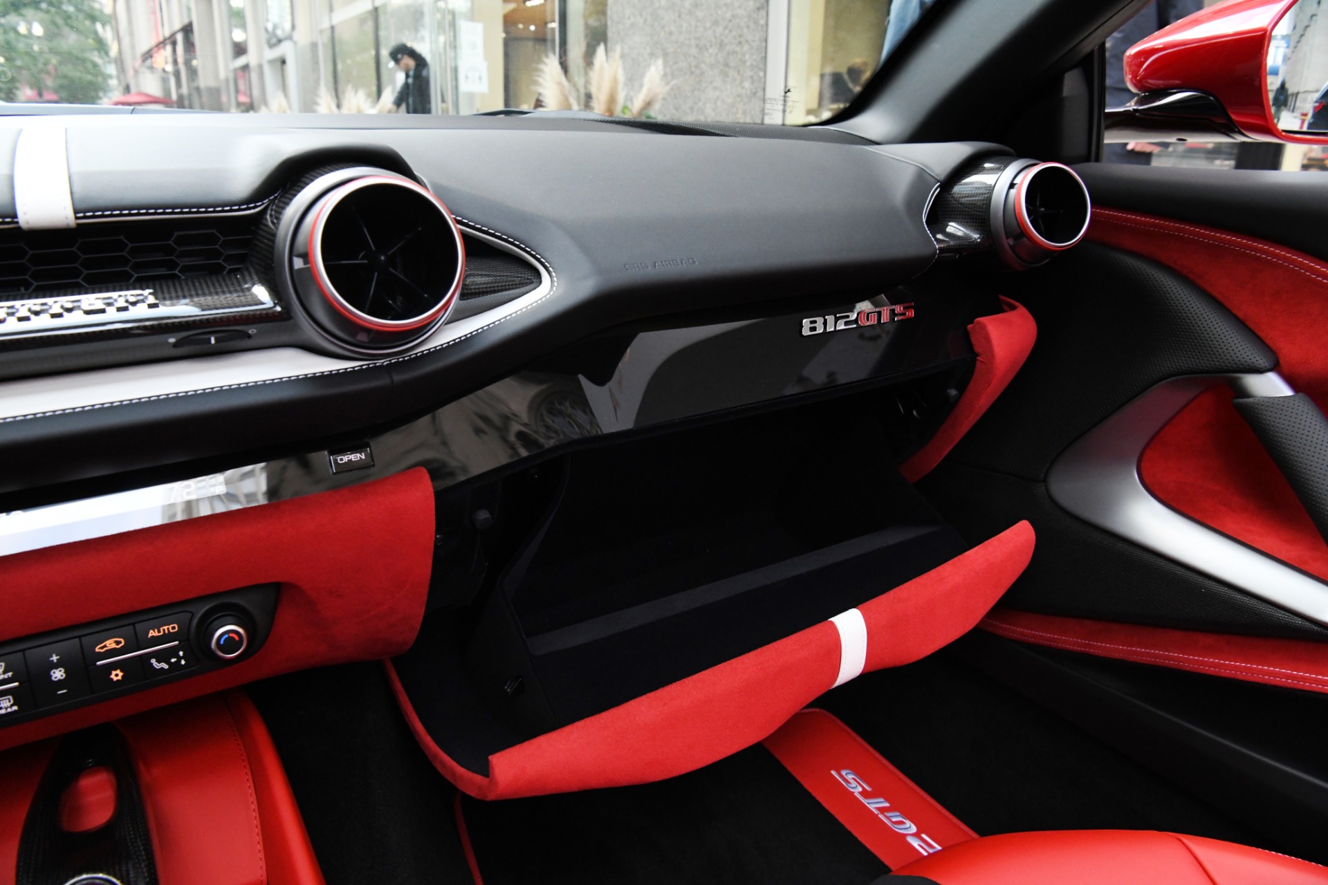 2021 FERRARI 812 GTS, 16/17