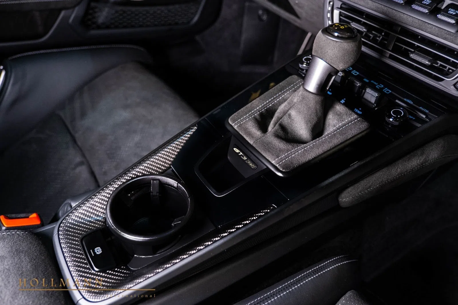 2023 Porsche 911 GT3 RS interior, center console
