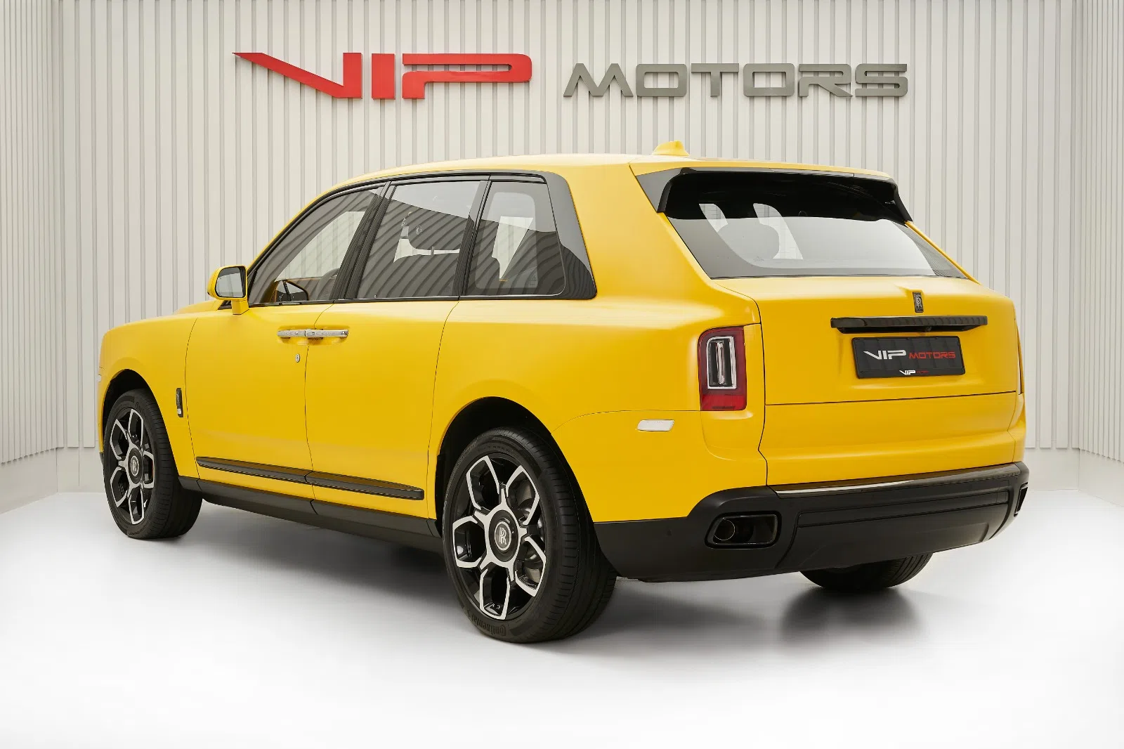 2022 Rolls-Royce Cullinan Black Badge, rear three-quarter view, Yellow