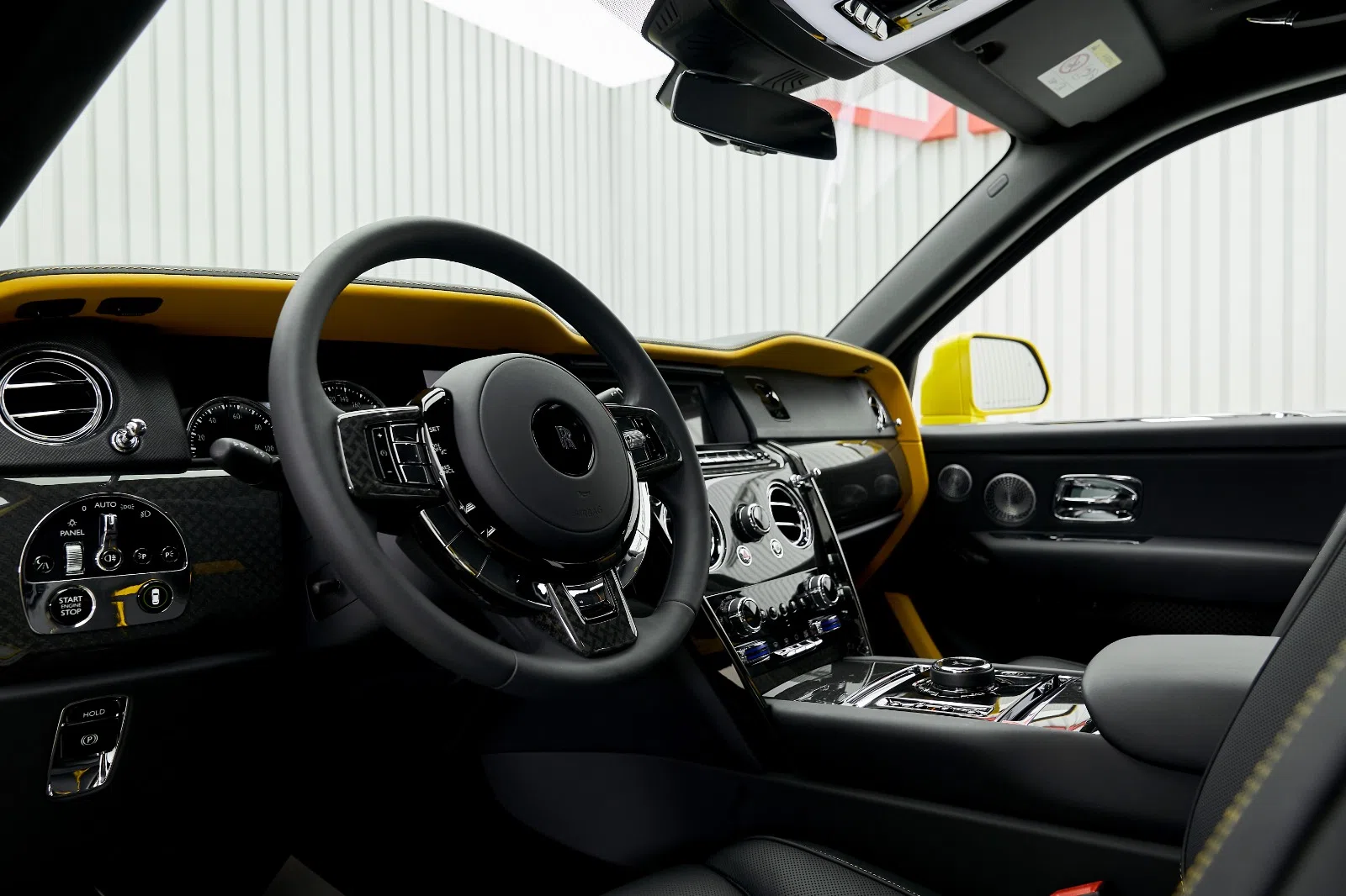 2022 Rolls-Royce Cullinan Black Badge interior, dashboard