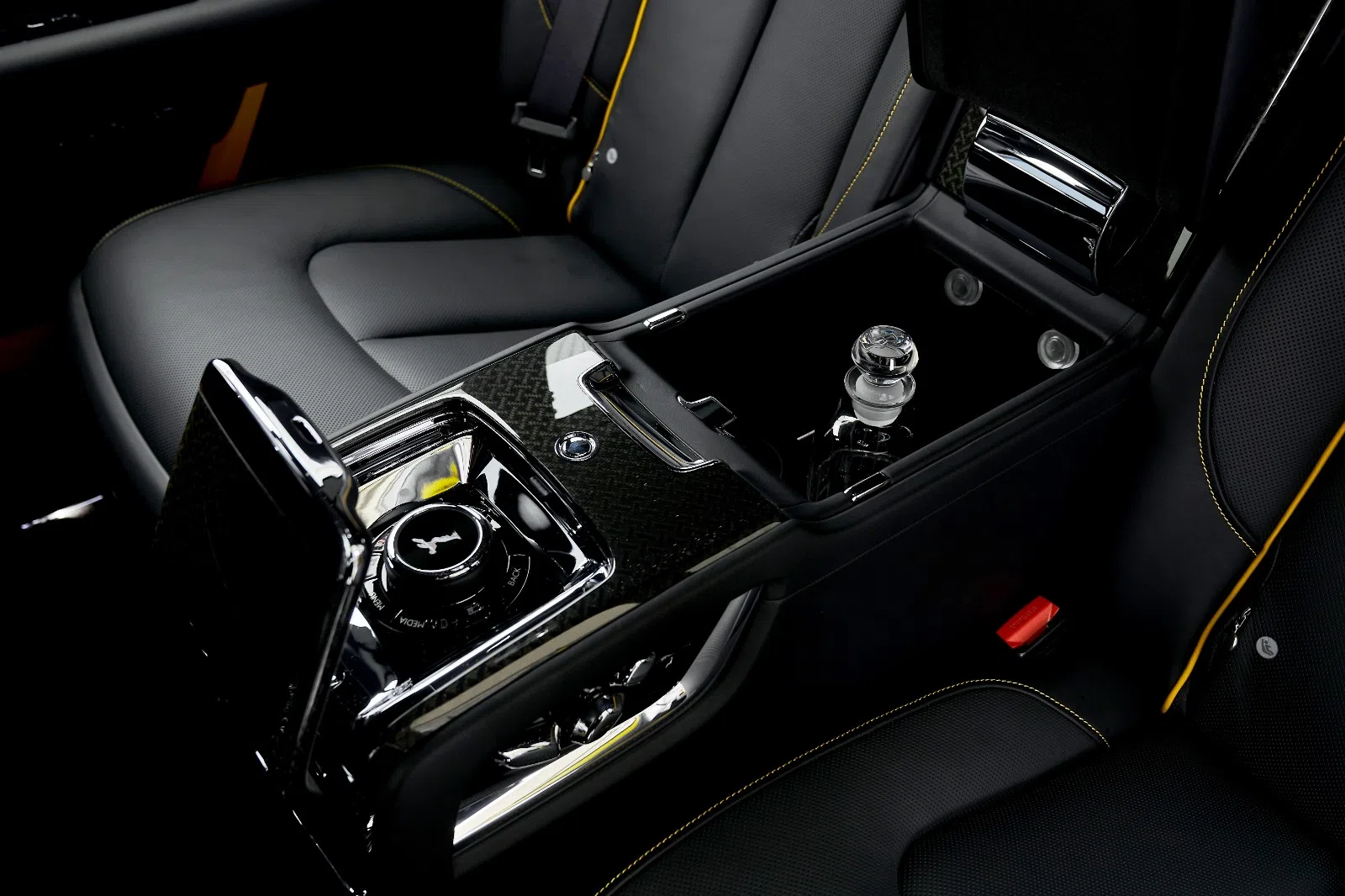 2022 Rolls-Royce Cullinan Black Badge interior, center console