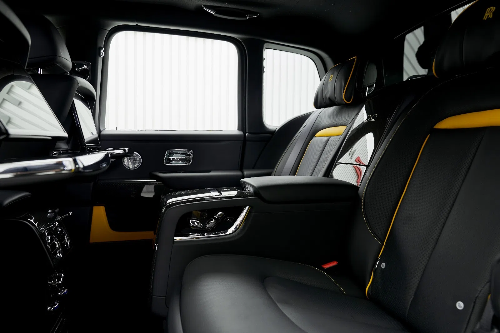 2022 Rolls-Royce Cullinan Black Badge interior, seats