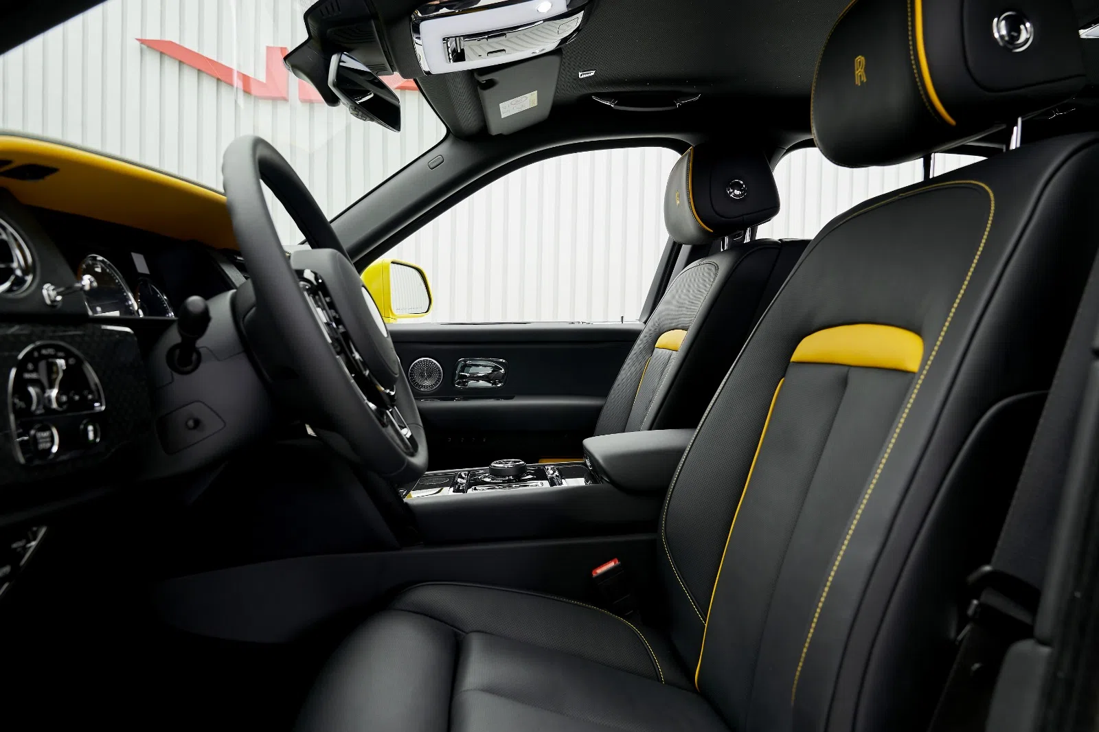 2022 Rolls-Royce Cullinan Black Badge interior, seats