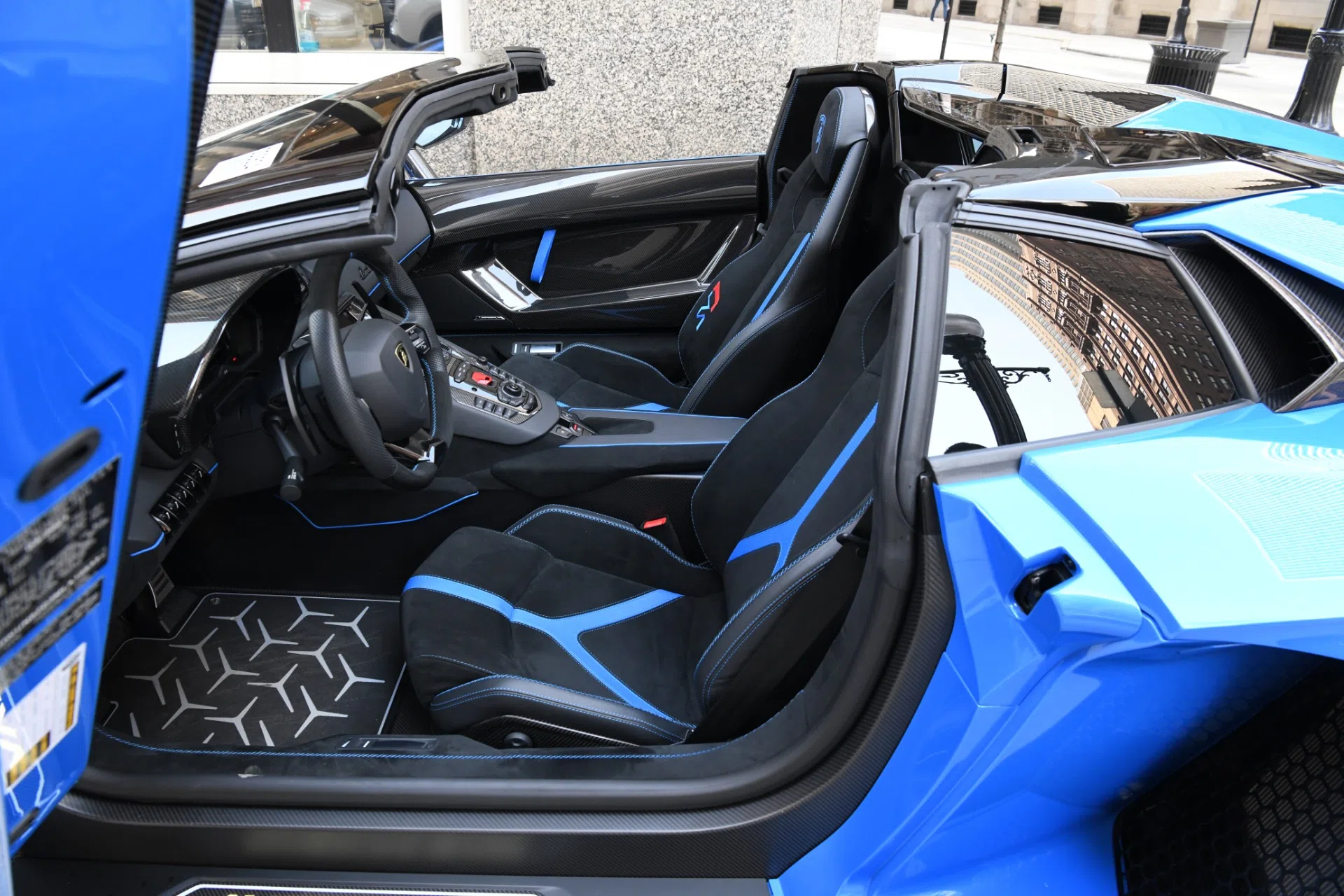 2021 Lamborghini Aventador SVJ Roadster interior, seats