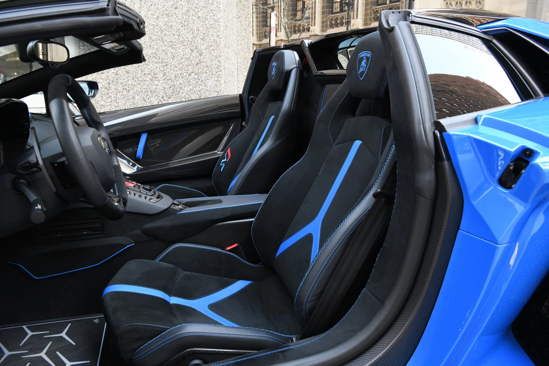 2021 Lamborghini Aventador SVJ Roadster interior, seats