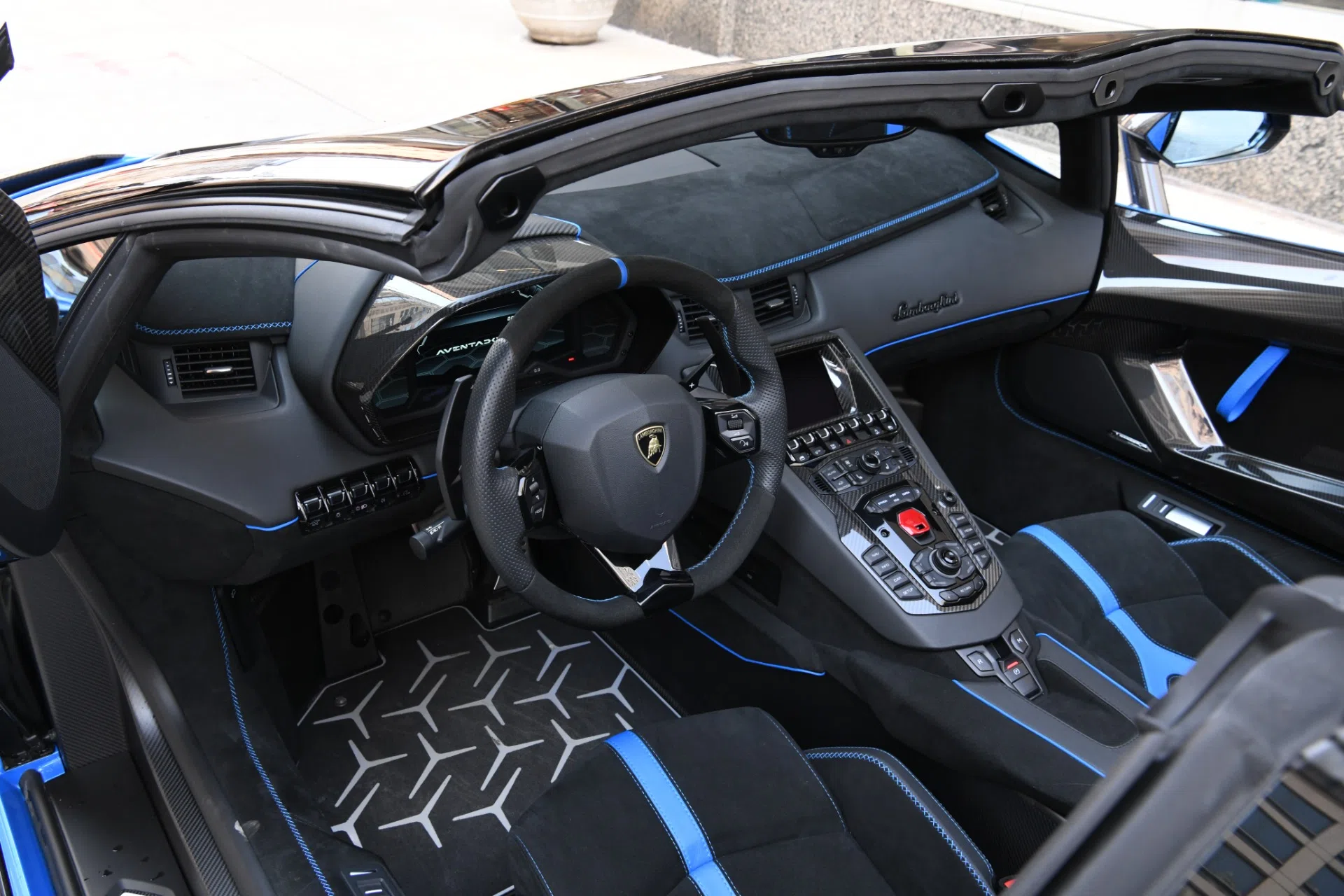 2021 Lamborghini Aventador SVJ Roadster interior