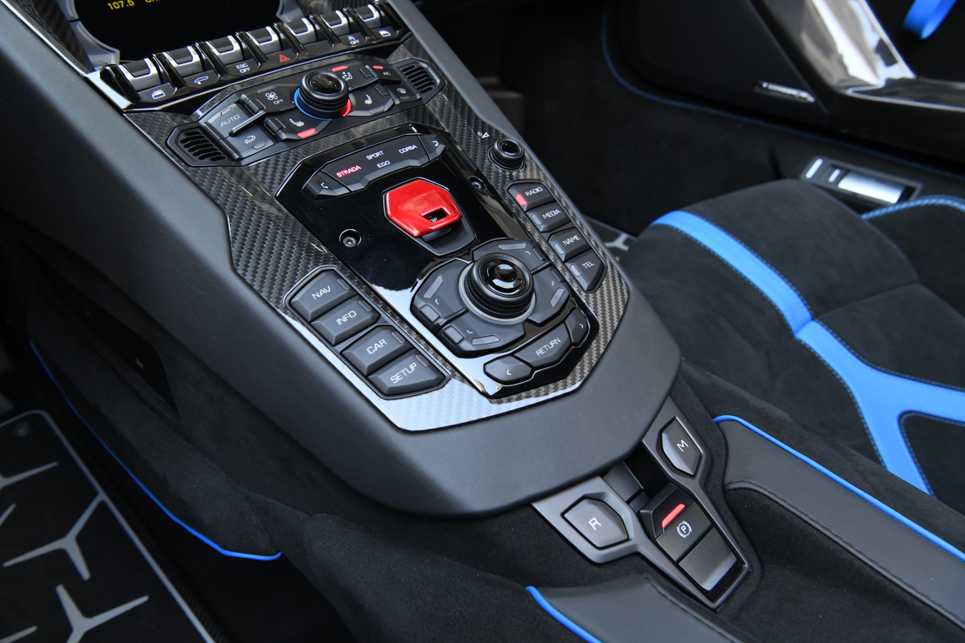 2021 LAMBORGHINI AVENTADOR SVJ ROADSTER, 13/17
